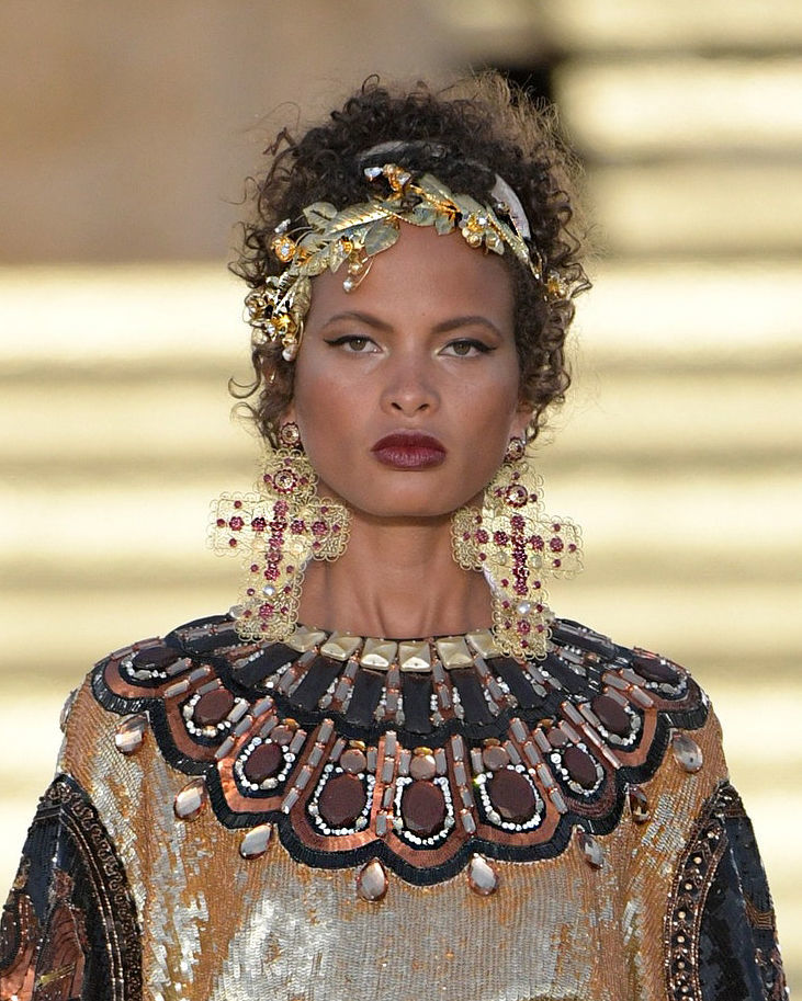 Великолепные украшения olce https://www.livemaster.ru/topic/3382188-article-velikolepnye-ukrasheniya-dolce-amp-gabbana
