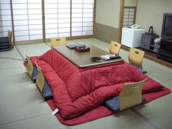 Как провести зиму, не вылезая из-под одеяла японский стол, который вы точно захотите иметь у себя дома, фото № 10