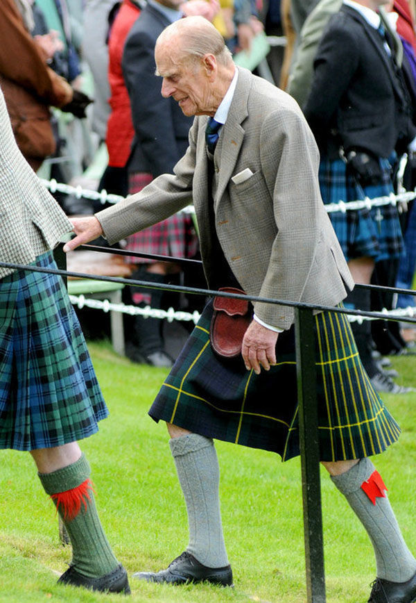 A short plaid skirt sometimes worn by clearance scotsmen