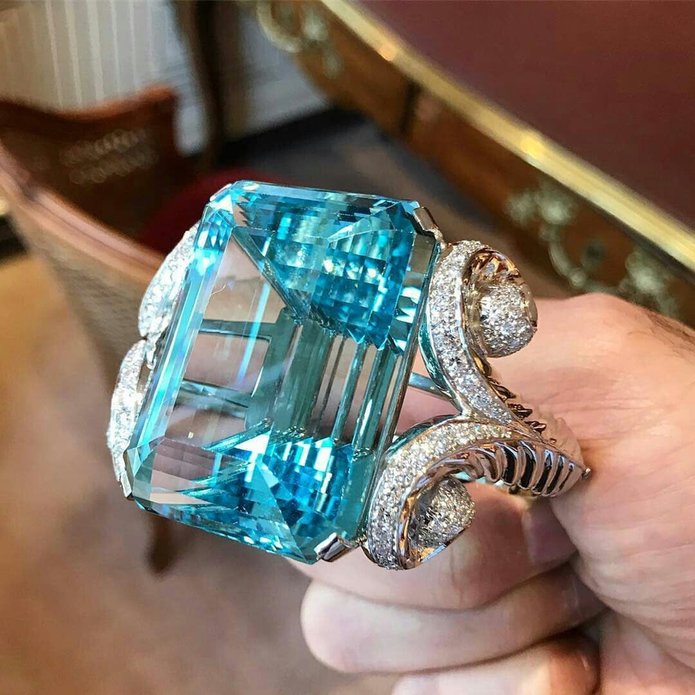 Аквамарин камень кольцо. Аквамарин камень кольца ювелирные. Аквамарин фото. Aquamarine ювелирные украшения Даймонд.