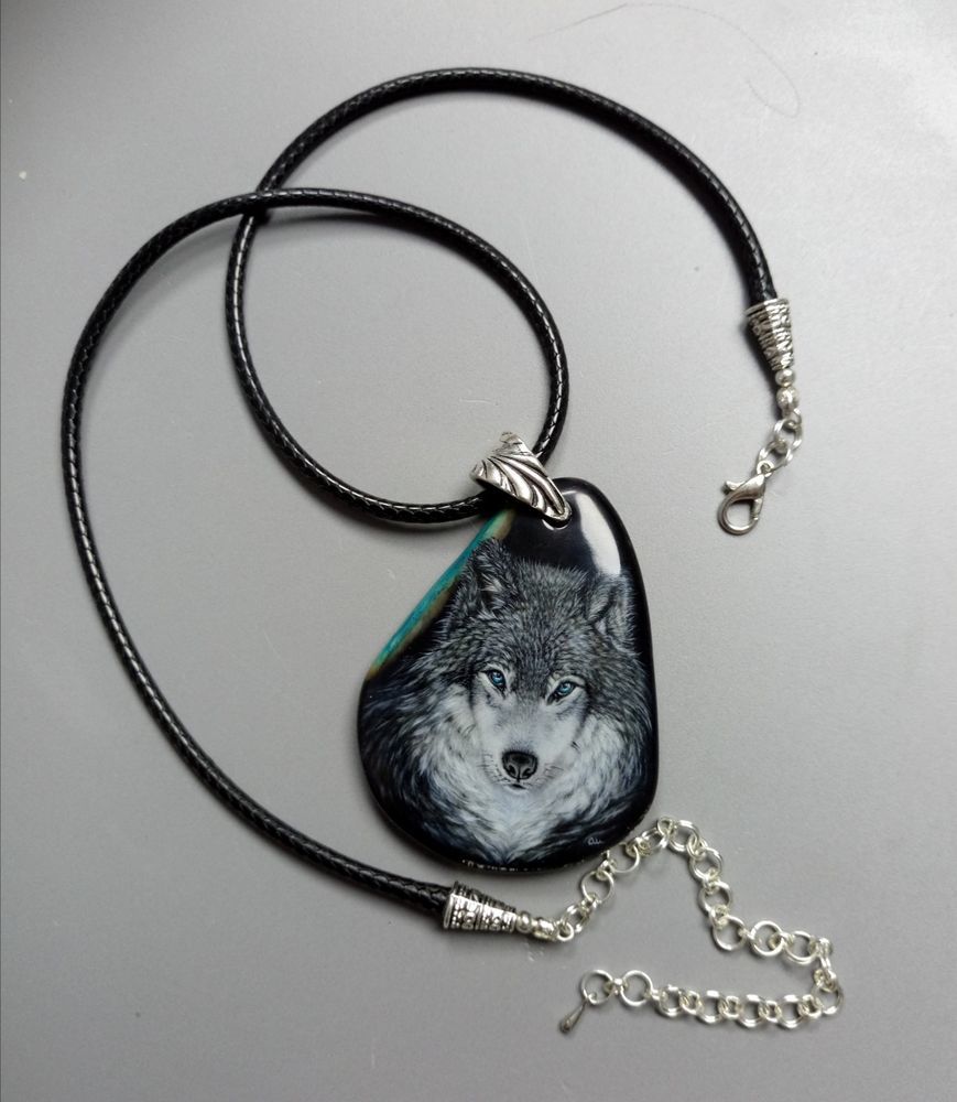 украшения-тотемы. тотем украшения. мужской плетёный браслет с тотемным животным. талисман волка тотем. тотем оберег медведь.