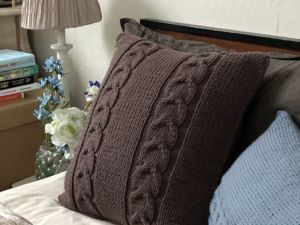Пушистые подушки: 5 идей, как сделать их своими руками | Шитье & DIY | Дзен