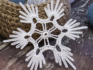 Нежные снежинки крючком. Схемы вязания (Вязание крючком)