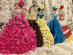 Заядлый коллекционер кукол Барби создаёт для них потрясающие платья из бумажных салфеток (21 фото)