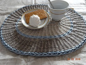 Мастер-класс по плетению из газет: Ажурная Пасхальная курочка