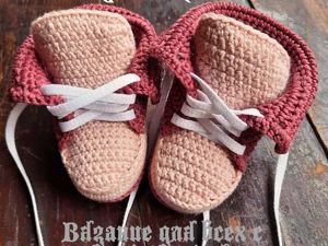 Пинетки кеды крючком / 12 см - YouTube | Knit baby booties, Baby shoes brands, Knit baby dress