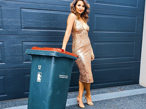 Флэшомб для тех, кому надоело сидеть в пижаме на самоизоляции: поход к мусорным бакам как единственная возможность выгулять лучшие платья. Ярмарка Мастеров - ручная работа, handmade.