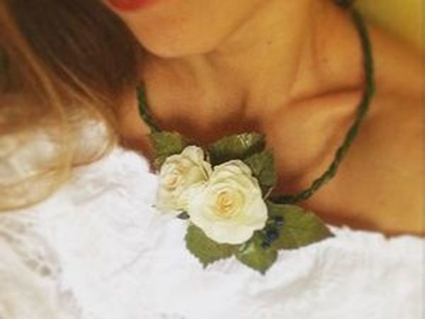 Конкурс с подарком - Колье с розами из фоамирана от магазина Mosha_flower | Ярмарка Мастеров - ручная работа, handmade