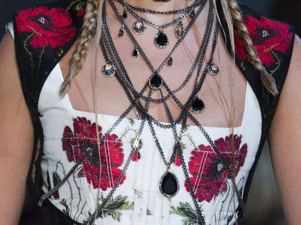 Цветочная вышивка гладью в коллекции Spring-Summer 2019 Alexander McQueen | Ярмарка Мастеров - ручная работа, handmade