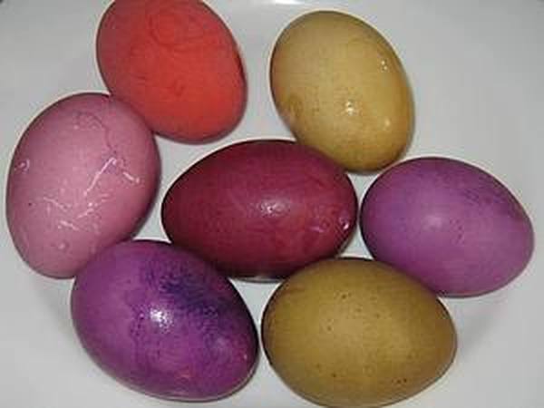 Как покрасить яйца на Пасху в домашних условиях