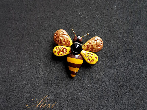 Creating Bee Brooch from Polymer Clay | Livemaster - handmade