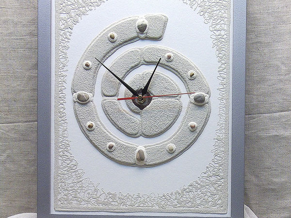 часы «улитка». необычные часы улитка. часы спираль. часы из улиток. часы будильник улитка улитка детский.