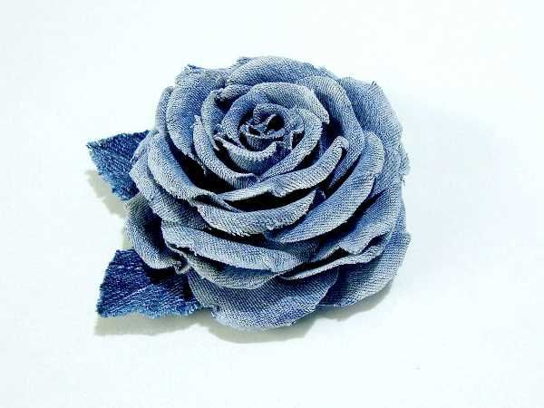 Брошь роза из джинсовой ткани | Ярмарка Мастеров - ручная работа, handmade