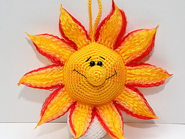 Вязаное солнце амигуруми крючком. Вязаное солнышко крючком Связать крючком маленькое плоское солнце