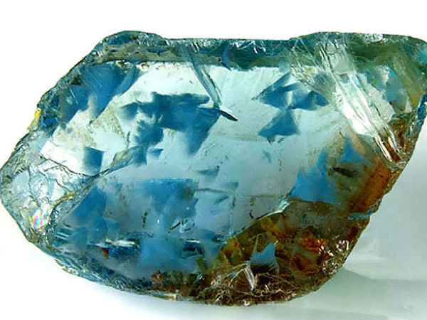 Камень Голубой топаз