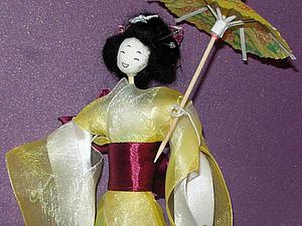Делаем куколку-японку: имитация традиционного кимоно и прически