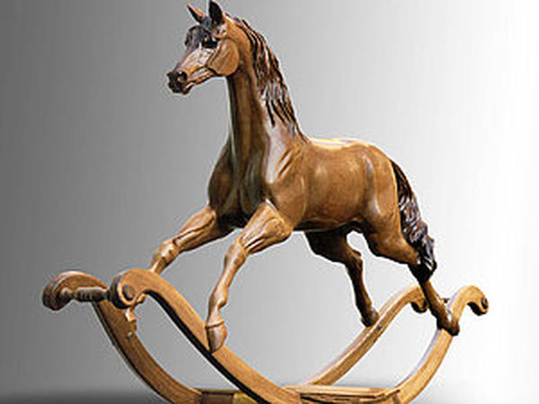 Деревянная игрушка лошадка-качалка