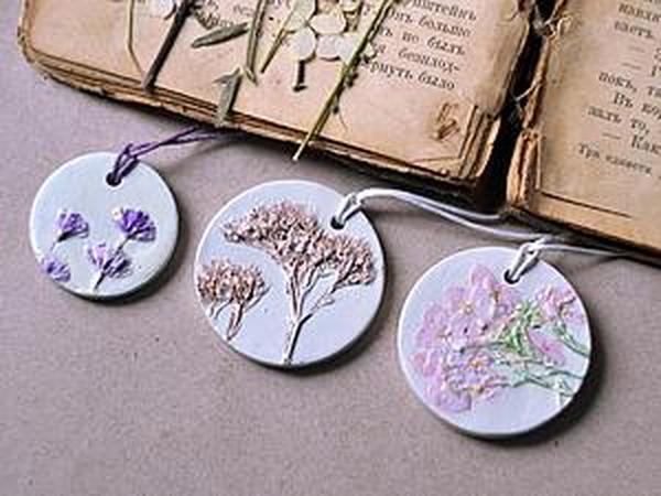 Create to Create Delicate Plaster Pendants with Flowers Prints | Ярмарка Мастеров - ручная работа, handmade