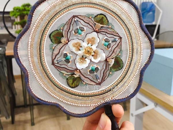 Веер с цветком, вышивка Jiaran Studio | Ярмарка Мастеров - ручная работа, handmade