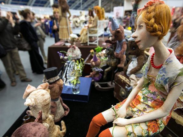 В Мытищах в честь 400-летнего юбилея работает выставка-ярмарка авторских кукол и игрушек