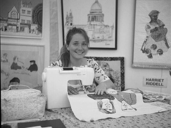 The Artist Harriet Riddell and Her Sketching on a Sewing Machine | Livemaster - handmade
