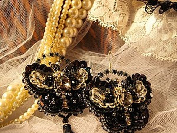 Мастер-класс: вышитые бисером, канителью и пайетками серьги-бабочки
