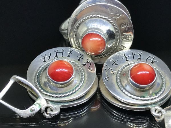 Комплект «Наскальные рисунки» с натуральными кораллами | Ярмарка Мастеров - ручная работа, handmade