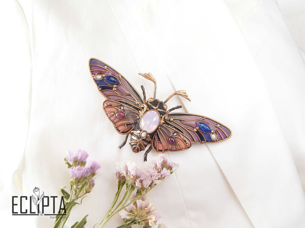 ВИДЕО. Брошь мотылек Aurora из полимерной глины, Swarovski, лазуриты, рубины | Ярмарка Мастеров - ручная работа, handmade