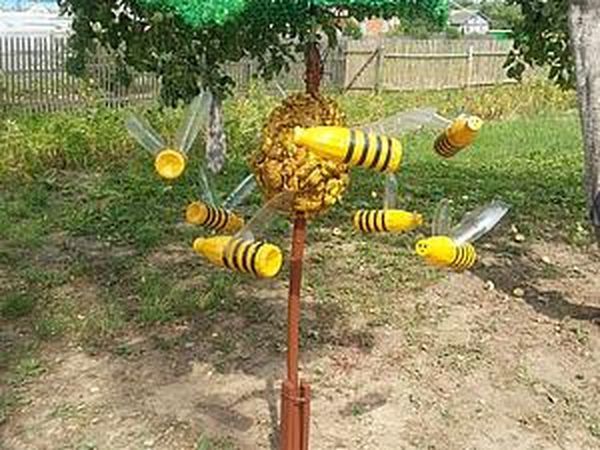 Make Funny Bees out of Plastic Bottles with Your Own Hands | Livemaster - handmade