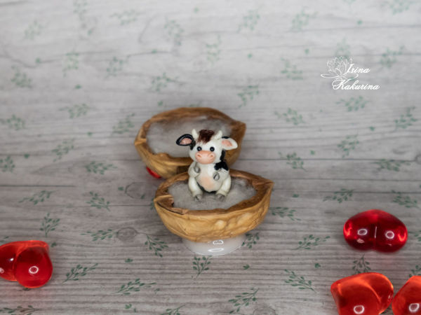Миниатюрный бычок в ореховой скорлупке | Ярмарка Мастеров - ручная работа, handmade