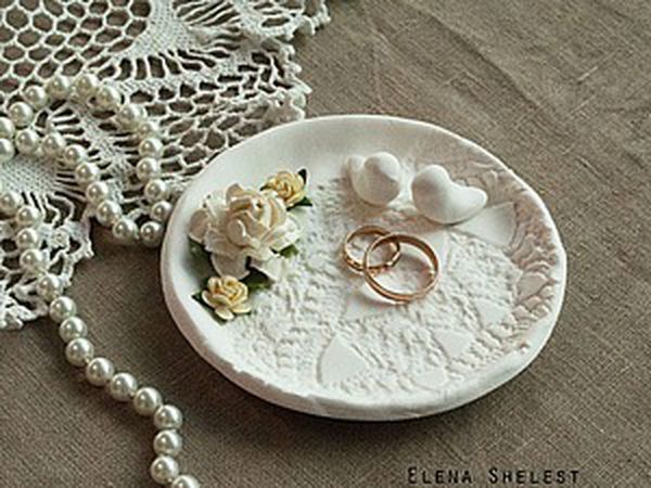 Crafting a Plate for Wedding Rings with Your Own Hands | Livemaster - handmade
