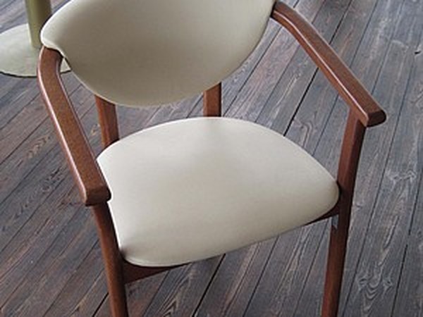 Чем склеить деревянный стул — какой клей использовать