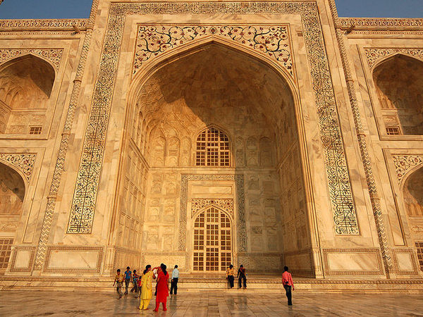 Тадж махал гравировка. Ночной тадж махал. Большой храм в индии тадж махал. Махала 2. Махала 2.