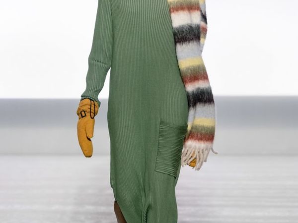 Мода на вязаную одежду трендовые вязаные вещи, луки с вязаной одеждой, фото