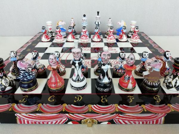 Видео с процессом изготовления дизайнерских шахмат