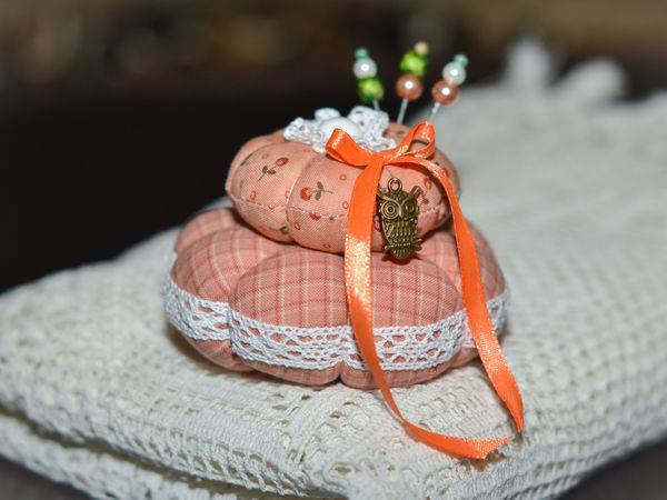 Шьем подарочную игольницу к 8 марта | Ярмарка Мастеров - ручная работа, handmade