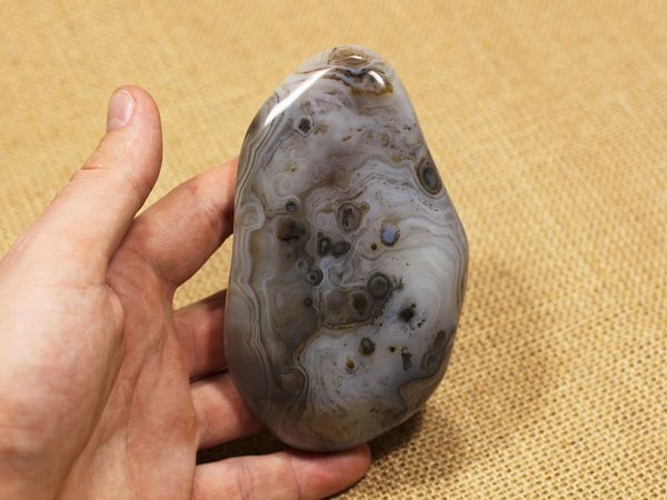 Агат синары. Агат видео. Кремень халцедон агат. Агат 44 084. Камни из голубой глины.