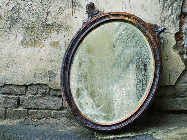 Если разбилось зеркало - как избежать беды?