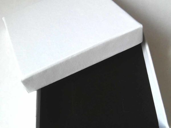Новинка в магазине: белые плотные коробочки 9х9х3 см | Ярмарка Мастеров - ручная работа, handmade