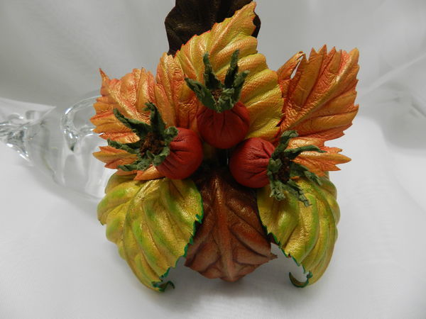 Создаём брошь из кожи «Осенняя композиция с плодами шиповника» | Ярмарка Мастеров - ручная работа, handmade