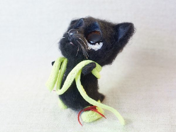 Серый кот игрушка