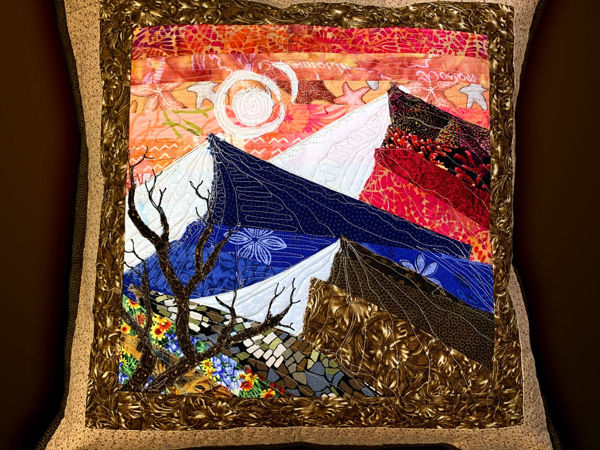 Лоскутная подушка с пейзажем «Горы» | Ярмарка Мастеров - ручная работа, handmade