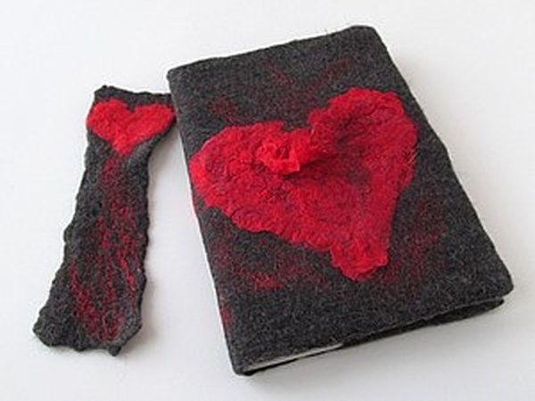 Валяная обложка на тетрадь и закладка  с Сердечком | Ярмарка Мастеров - ручная работа, handmade