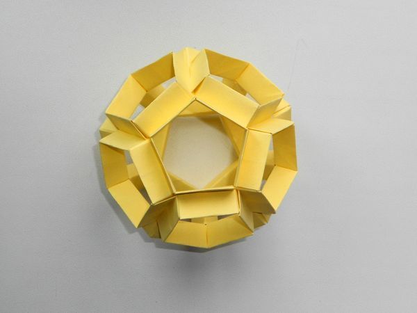 Большой звездчатый додекаэдр многогранник из бумаги, star polyhedron