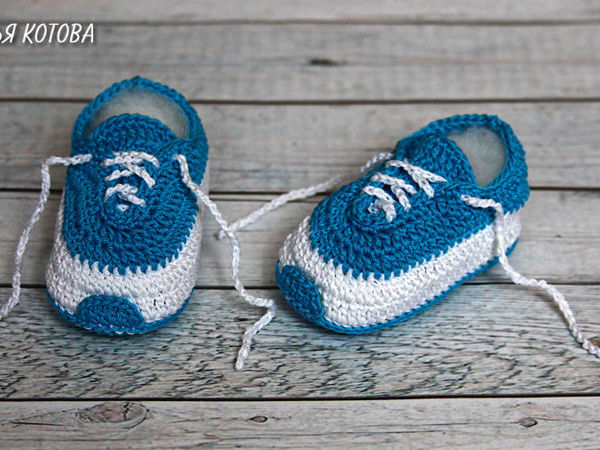 Video Tutorial: Crocheting Sneakers | Livemaster - handmade