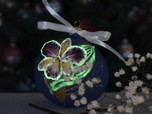 Painting Christmas Ball  «Orchid»  with Stained Glass Paints | Livemaster - handmade