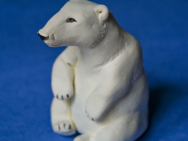 Белый медведь из подручных материалов