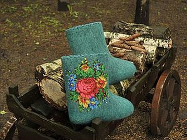 Валенки из шерсти: валяние своими руками, мастер-класс, использование синтепона и войлока Валяные валенки в два цвета. Валяние валенок
