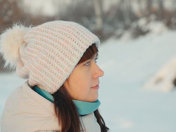 Готовая работа января. Шапка вязаная крючком | Ярмарка Мастеров - ручная работа, handmade