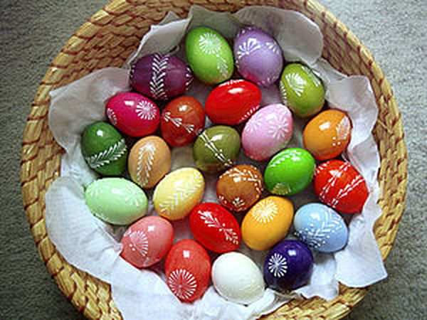 Пасхальные яйца: корзинки и подставки для яиц
